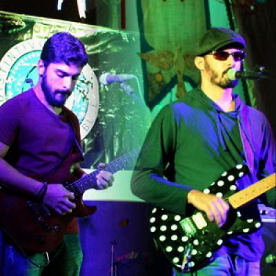 Blue Note Joes fazendo um som no Fome Stop